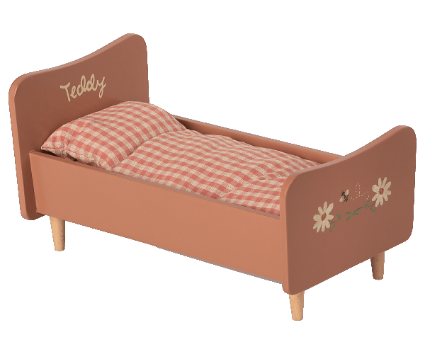 lit en bois de couleur rose