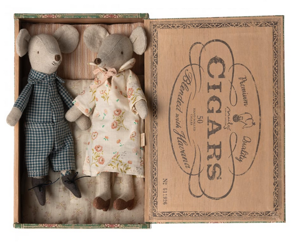 Oma und Opa in Zigarrenbox
