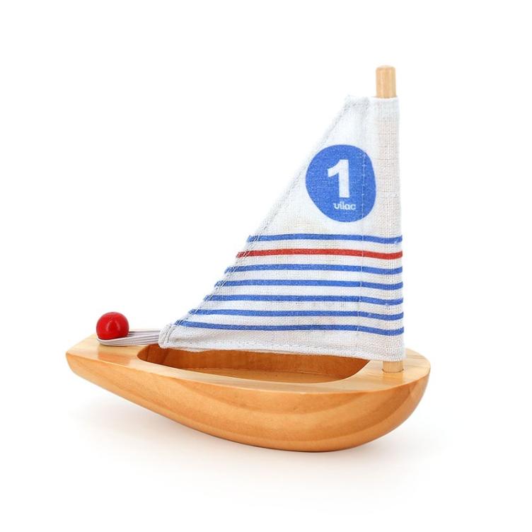 kleines Segelboot