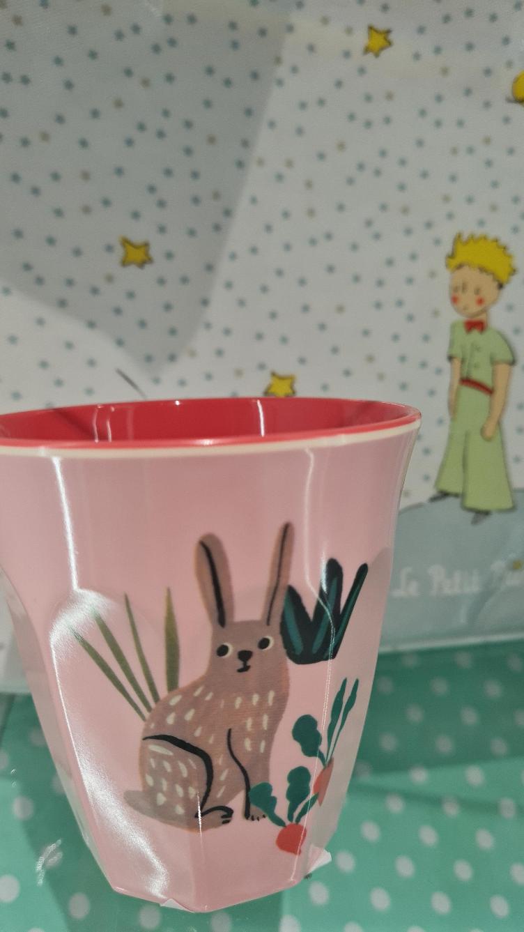 Becher M sitzender Hase