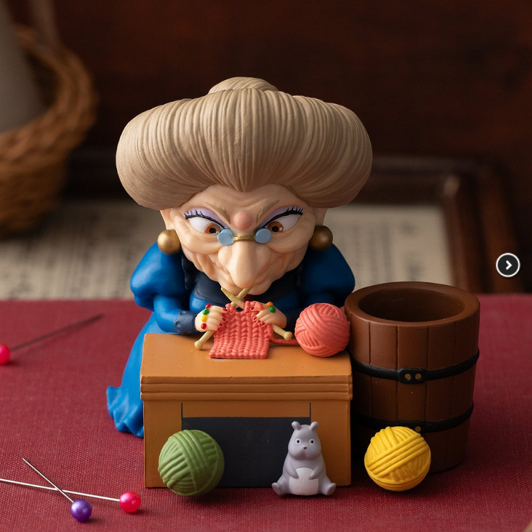 Bleistifttopf Yubaba strickt - Chihiros Reise