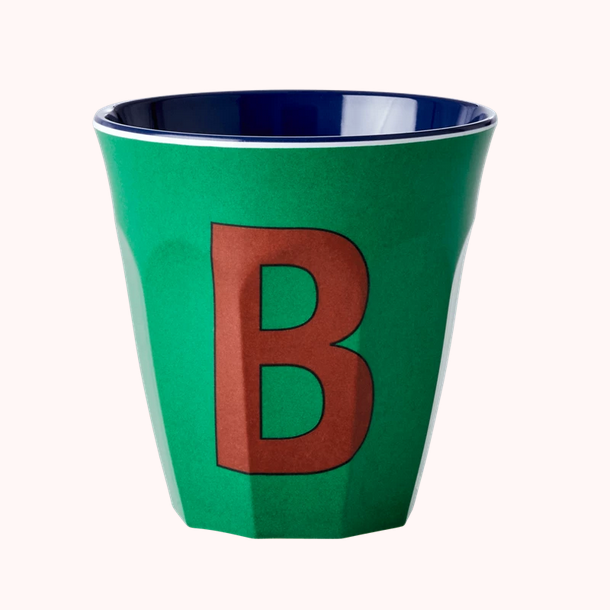 Buchstabe B dunkelgrün Medium Melamin Becher