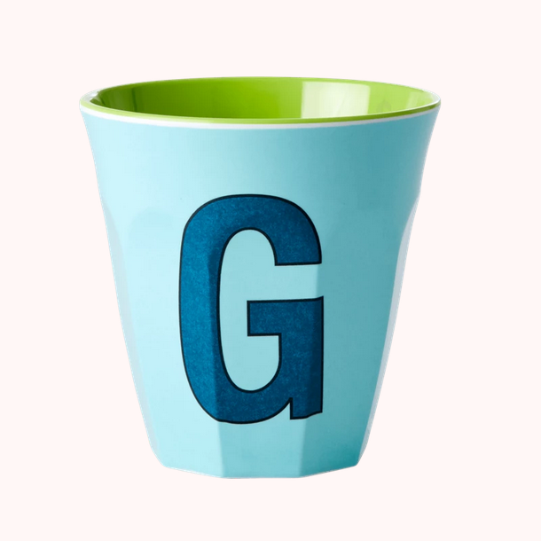 Buchstabe G hellblau Becher Medium Melamim