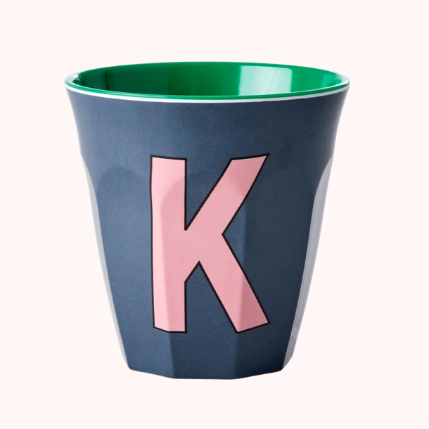 Lettre K gris fonce Tasse Melamim Medium