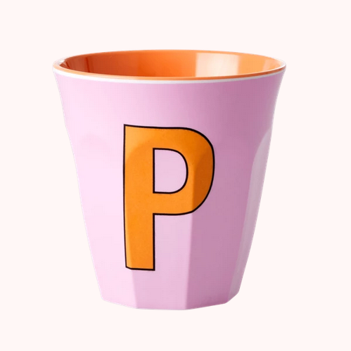 Buchstabe P rosa Becher Medium Melamim