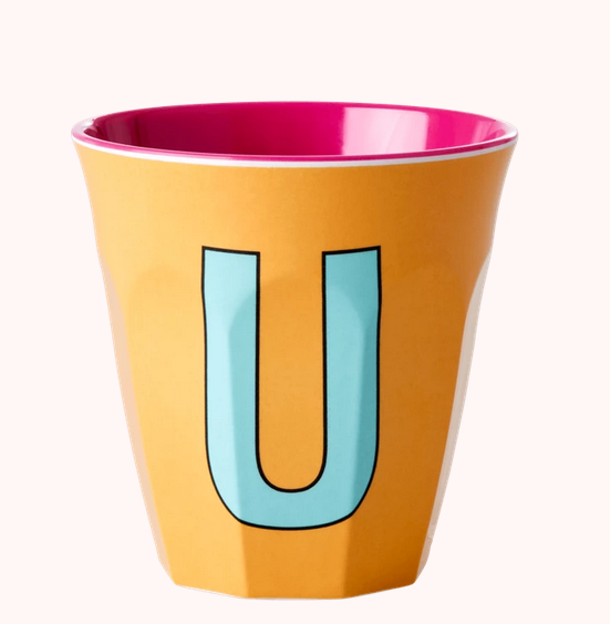 Buchstabe U apricot Medium Melamin Becher